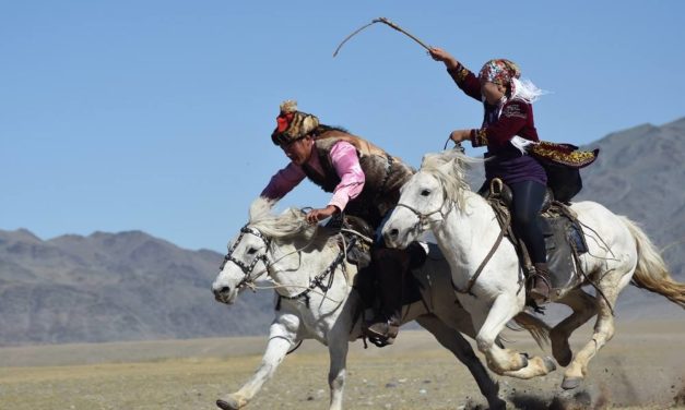 MONGOLIA: Golden Eagle Festival e Altai